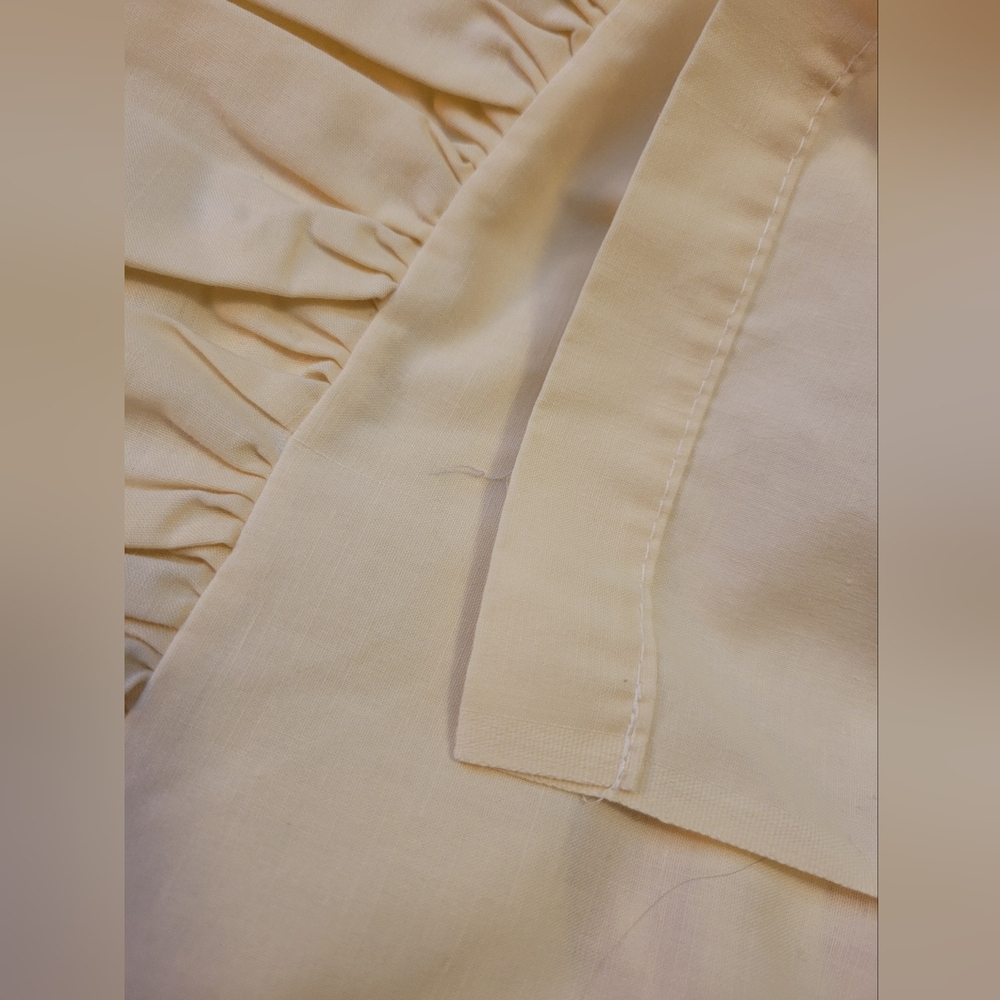 Double Bed Sheet With Ruffle Trim - Picture 5 of 5